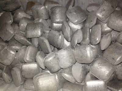 一位發(fā)言人表示，巴西淡水河谷（Vale）正在重新評估其在新喀里多尼亞虧損的鎳業(yè)務，這是上月新上任的首席執(zhí)行官Fabio Schvartsman對表現(xiàn)不佳資產(chǎn)進行廣泛考核的一部分。